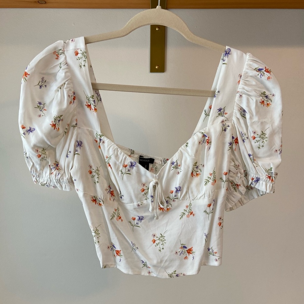 NWOT- White Forever 21 Puff Sleeve Floral Crop Top Small